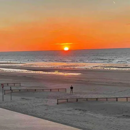 Near Ostend With Sea View, Cleaning Included Apartmán *