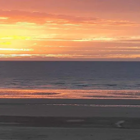 Near Ostend With Sea View, Cleaning Included Apartamento *